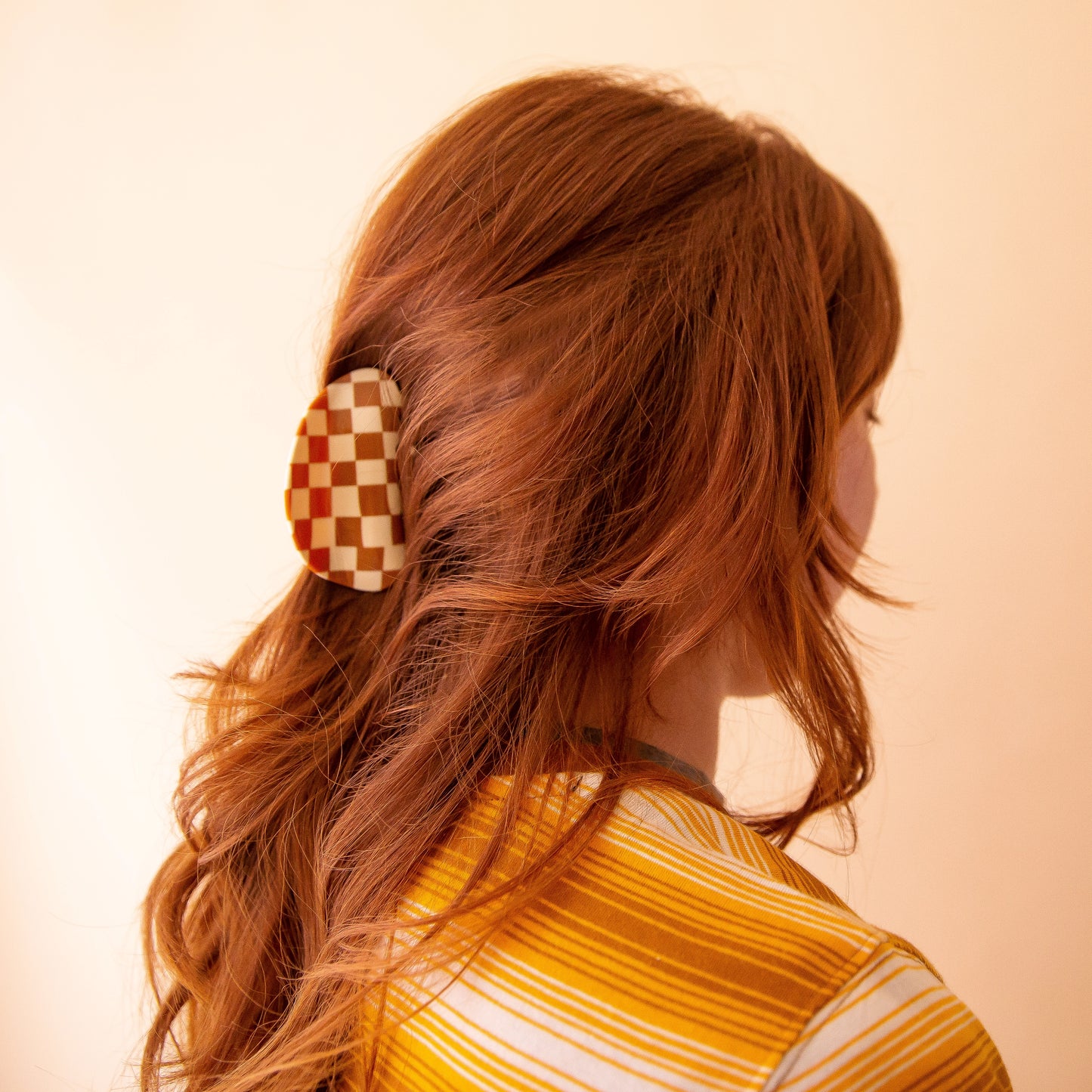 Round Checker Hair Claw | Cognac/Ivory