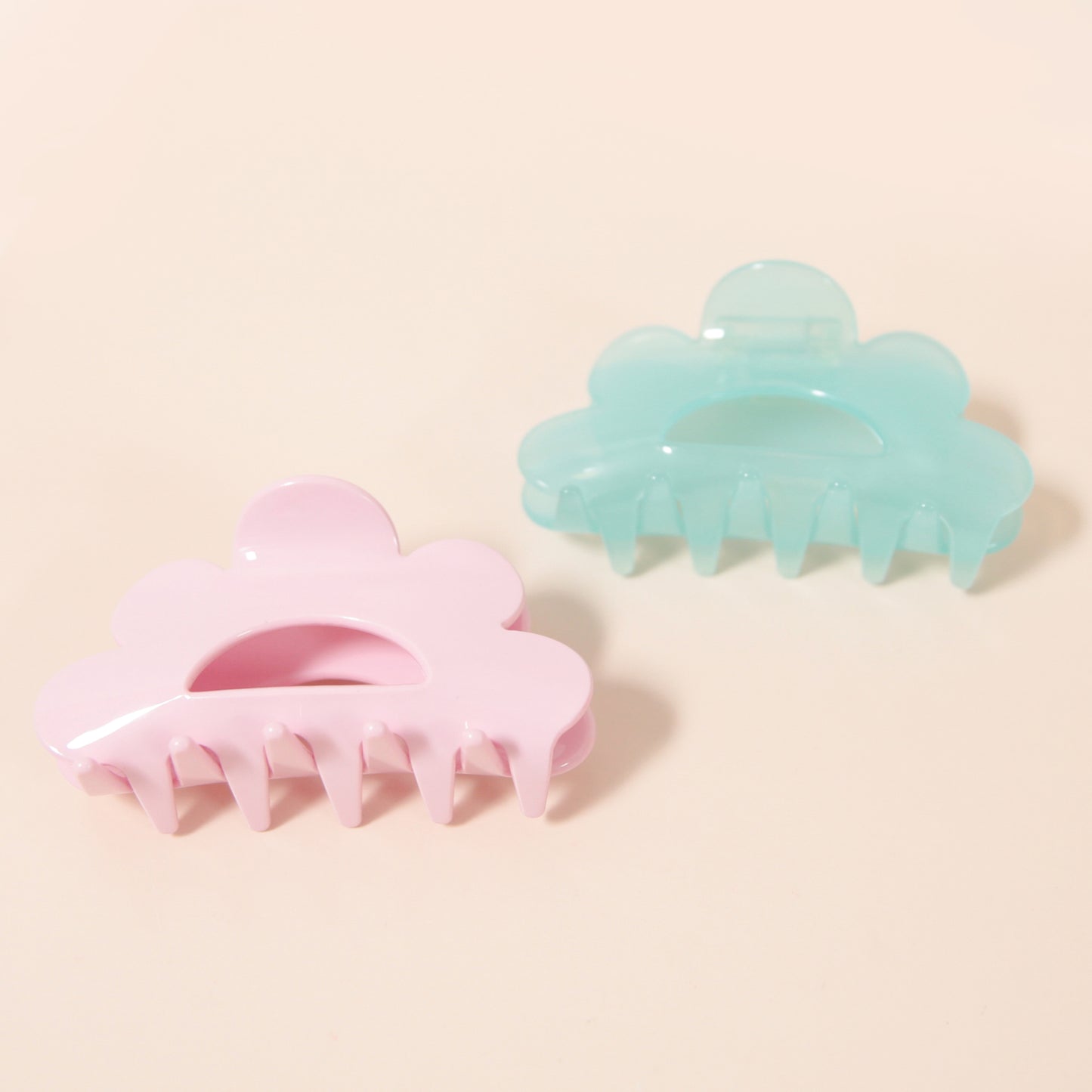 An aqua scalloped claw clip made of durable plastic.